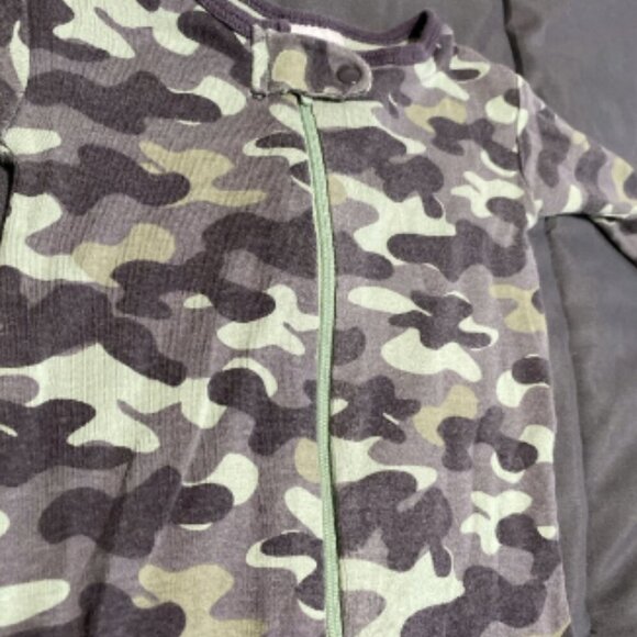 Organic Gerber Footed Sleeper - Picture 3 of 4